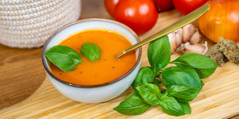 Soupe À La Tomate Et Aux Terpènes